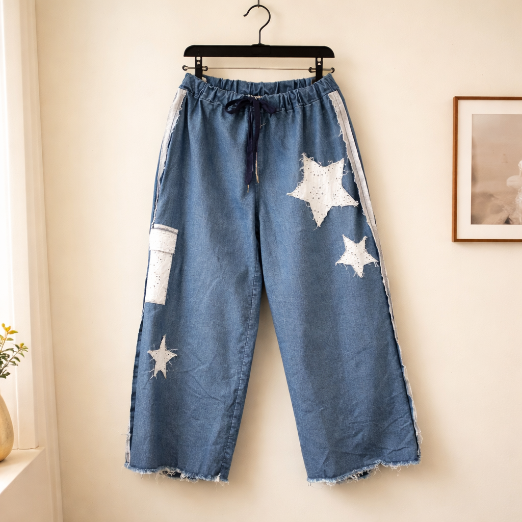 Leichte weite Jeans mit Spitzen Patch