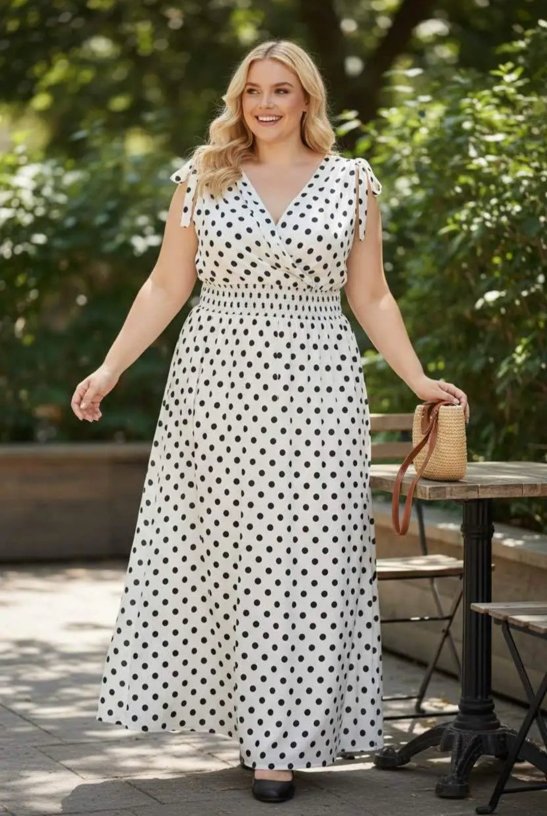 Maxikleid mit Dots und Raffung