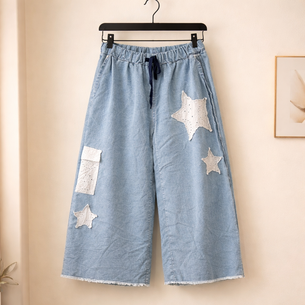 Leichte weite Jeans mit Spitzen Patch