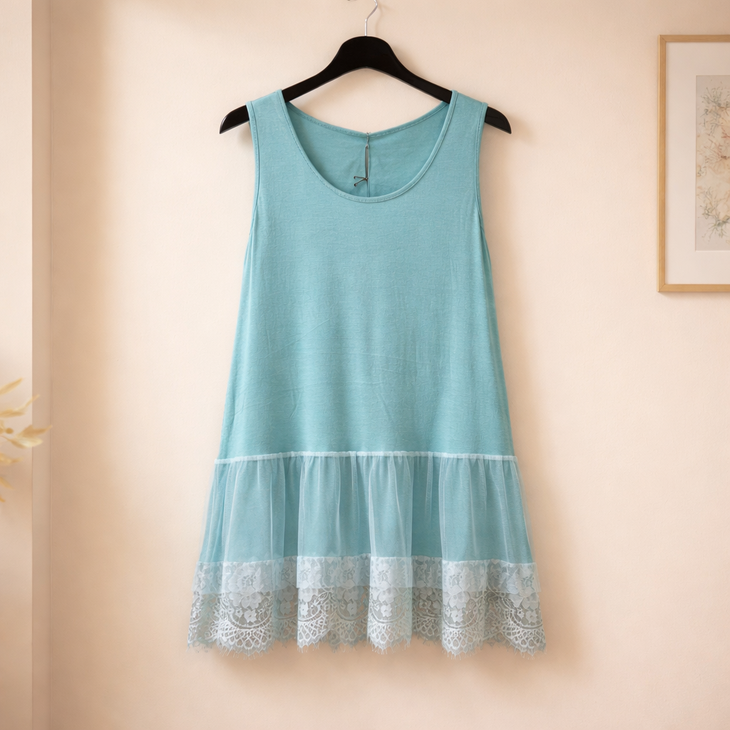 Kleid mit Spitzensaum