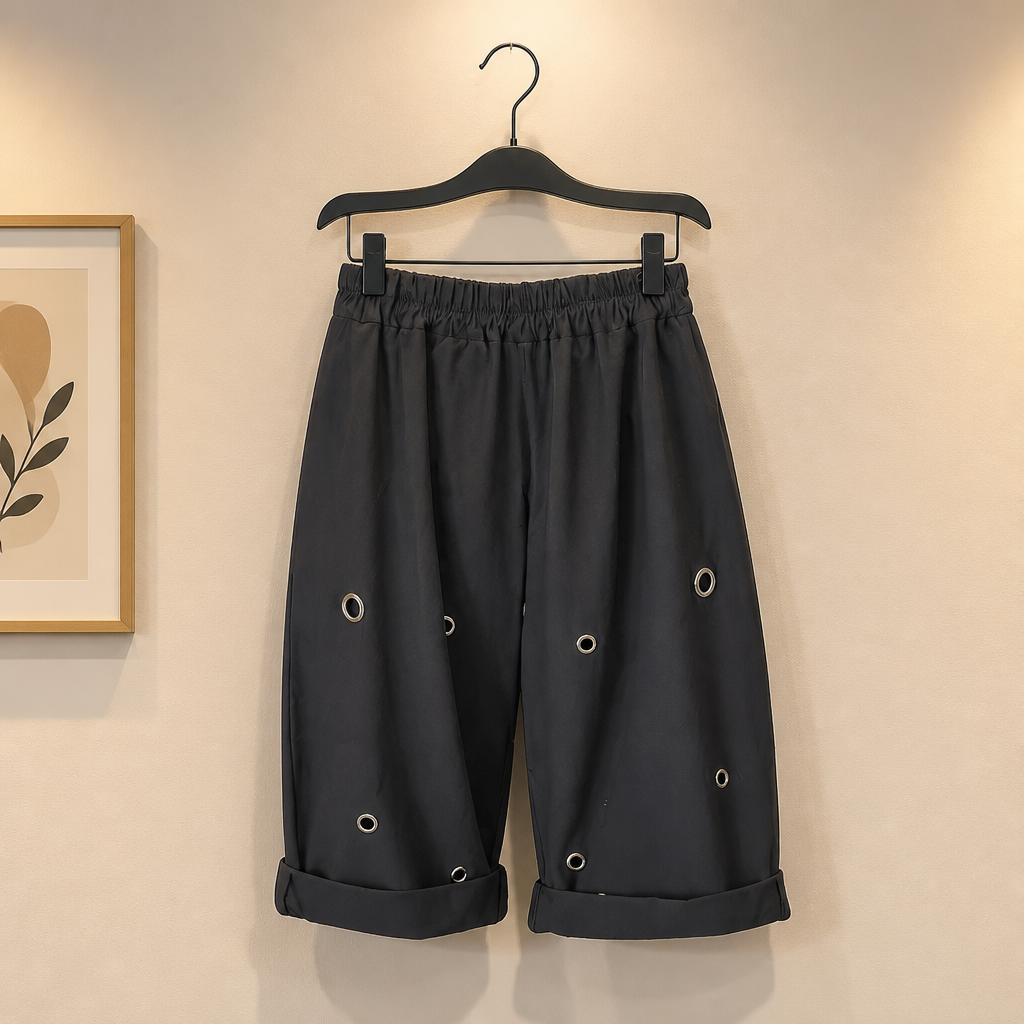 Capri-Hose mit silbernen Ösen