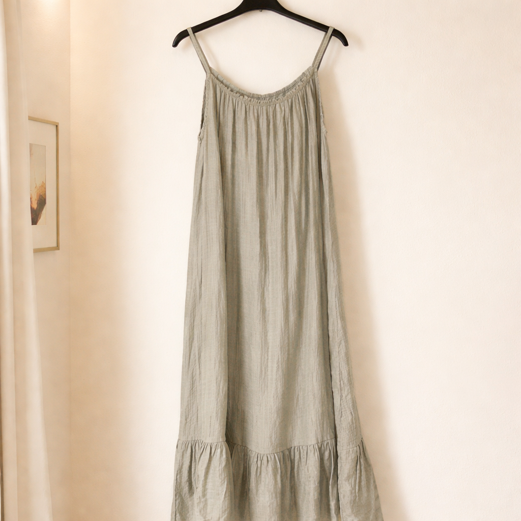 Trägerkleid mit Volant