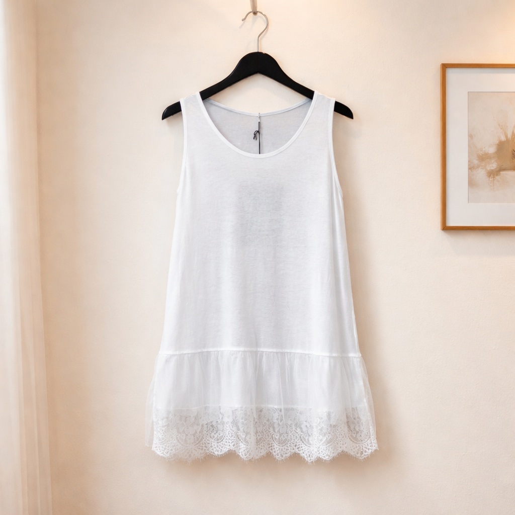 Kleid mit Spitzensaum
