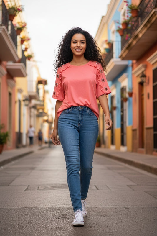 Shirt mit goldenen Ösen und coolen Rüschen