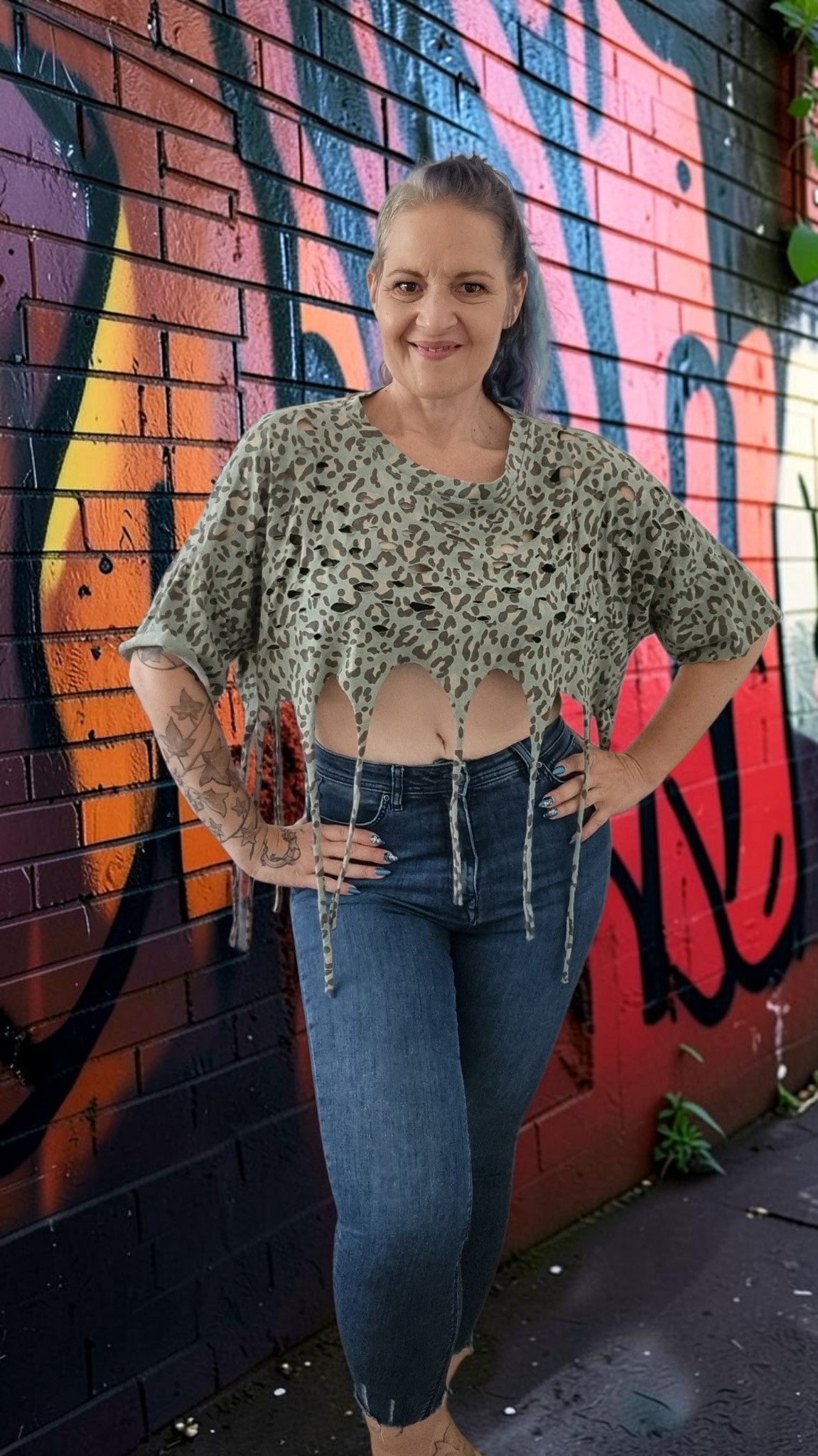 Leo Crop-Top mit Fransen und Cutouts