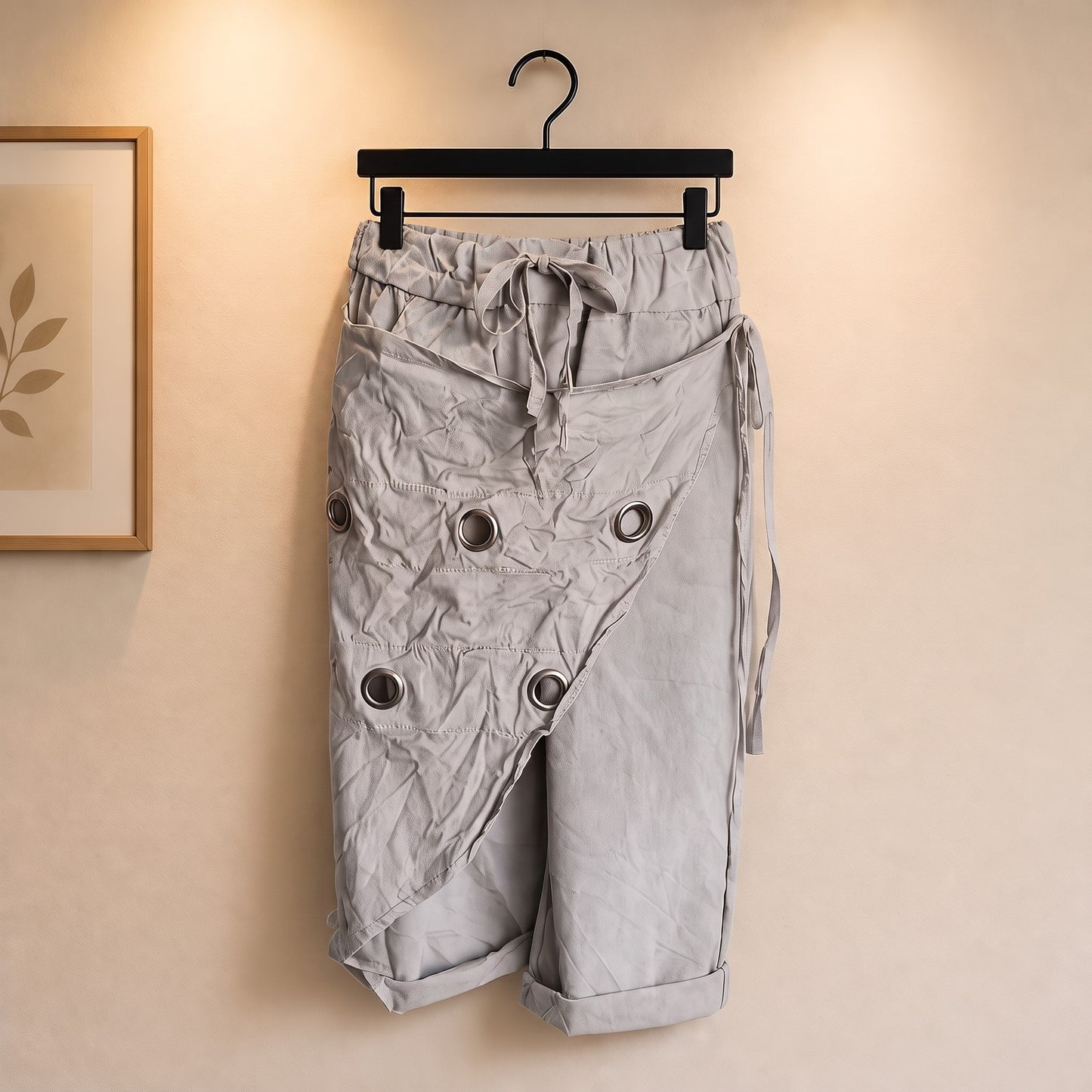 Lässige Capri mit Ösen