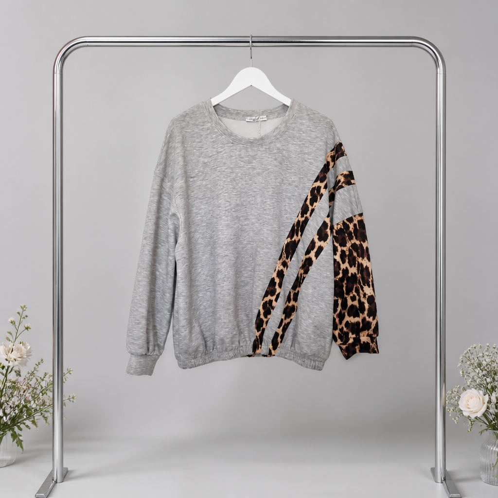 Sweater mit Leo-Print
