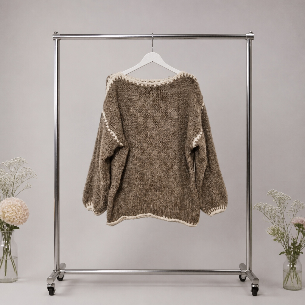 Strickpulli mit Details