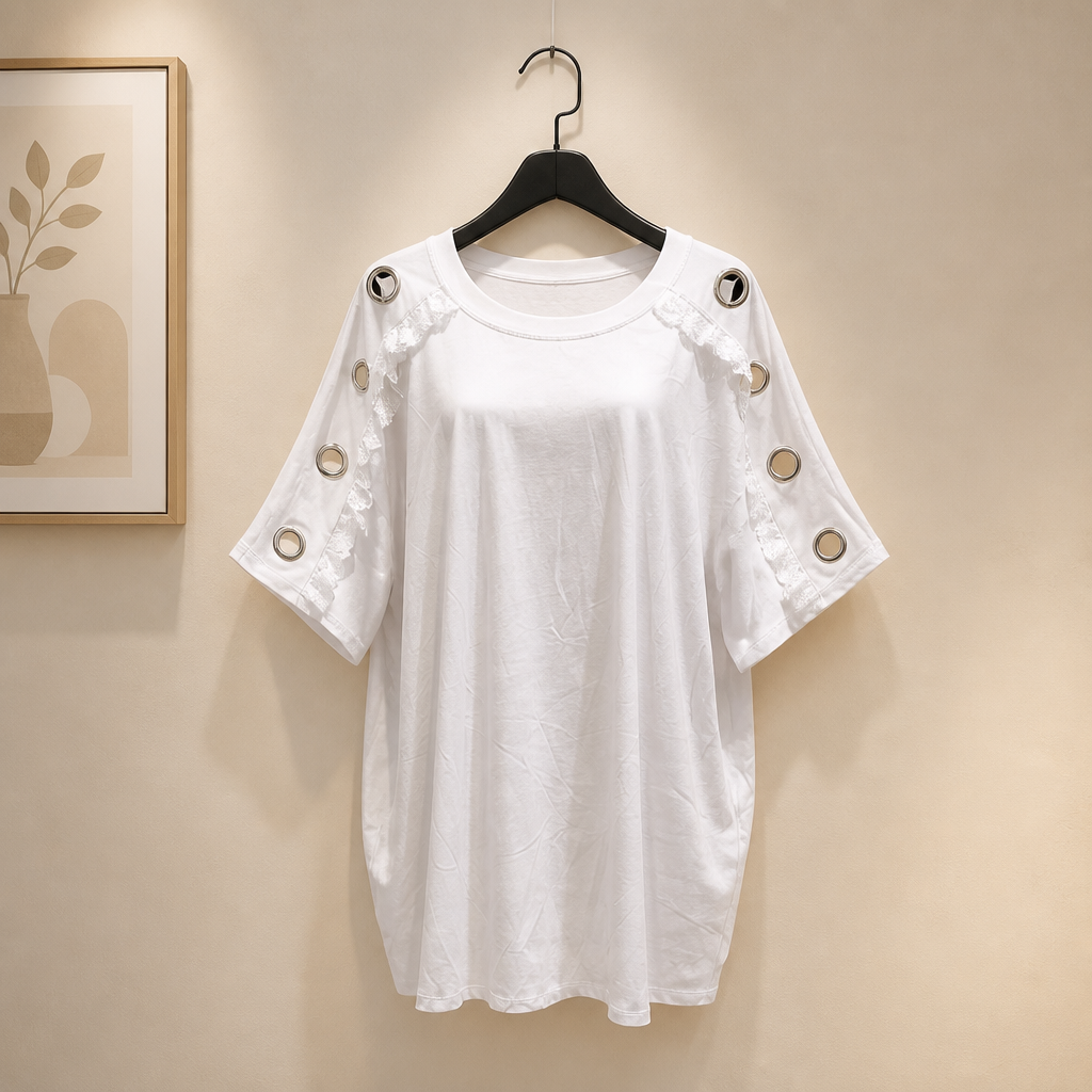 Shirt mit goldenen Ösen und coolen Rüschen