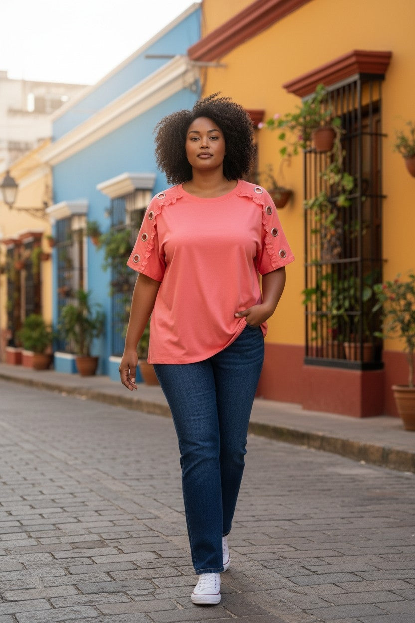 Shirt mit goldenen Ösen und coolen Rüschen