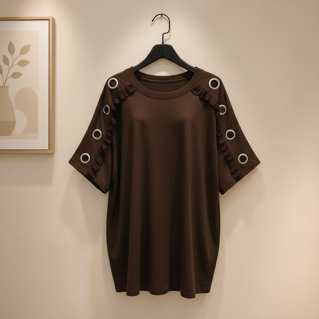 Shirt mit goldenen Ösen und coolen Rüschen
