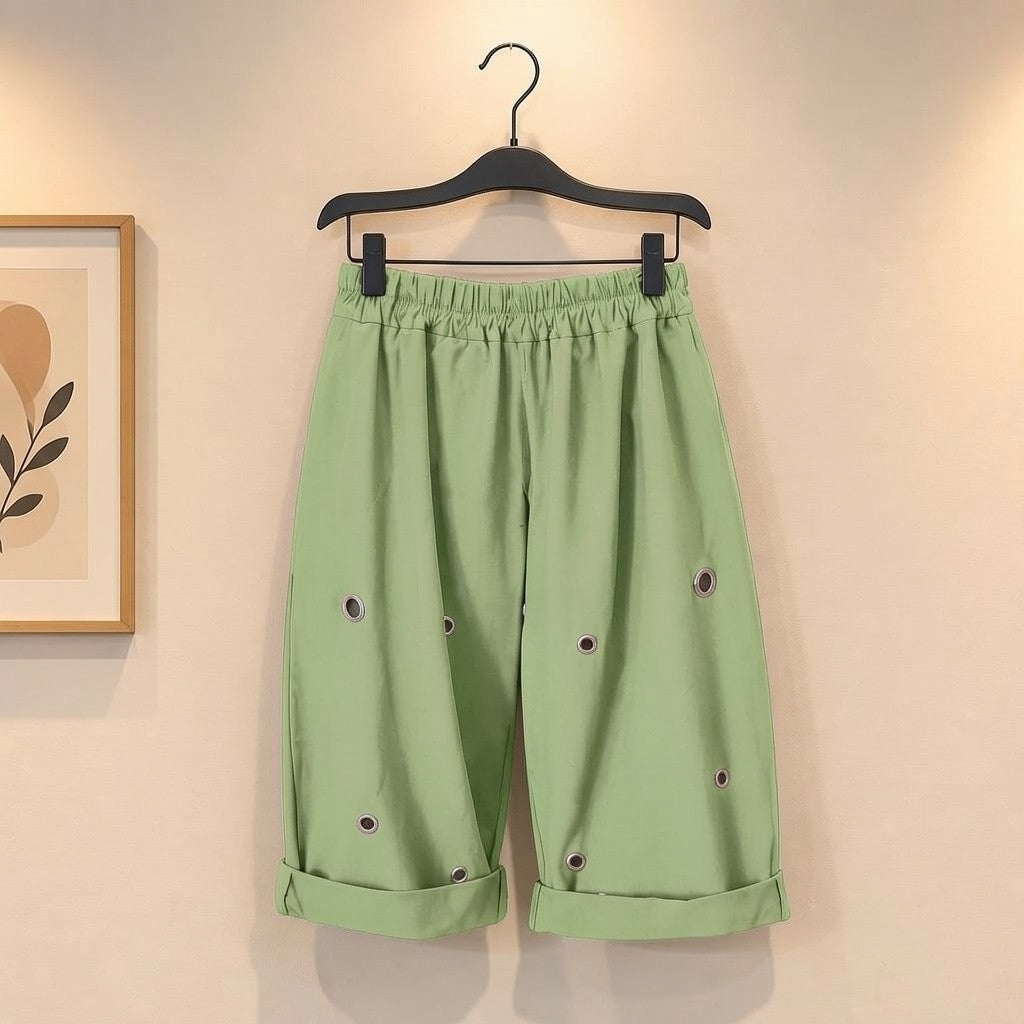 Capri-Hose mit silbernen Ösen