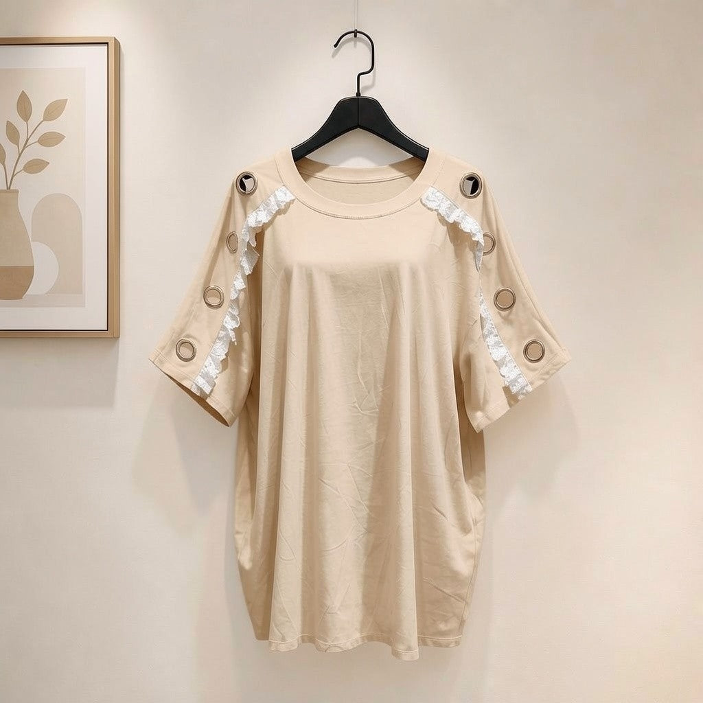 Shirt mit goldenen Ösen und coolen Rüschen