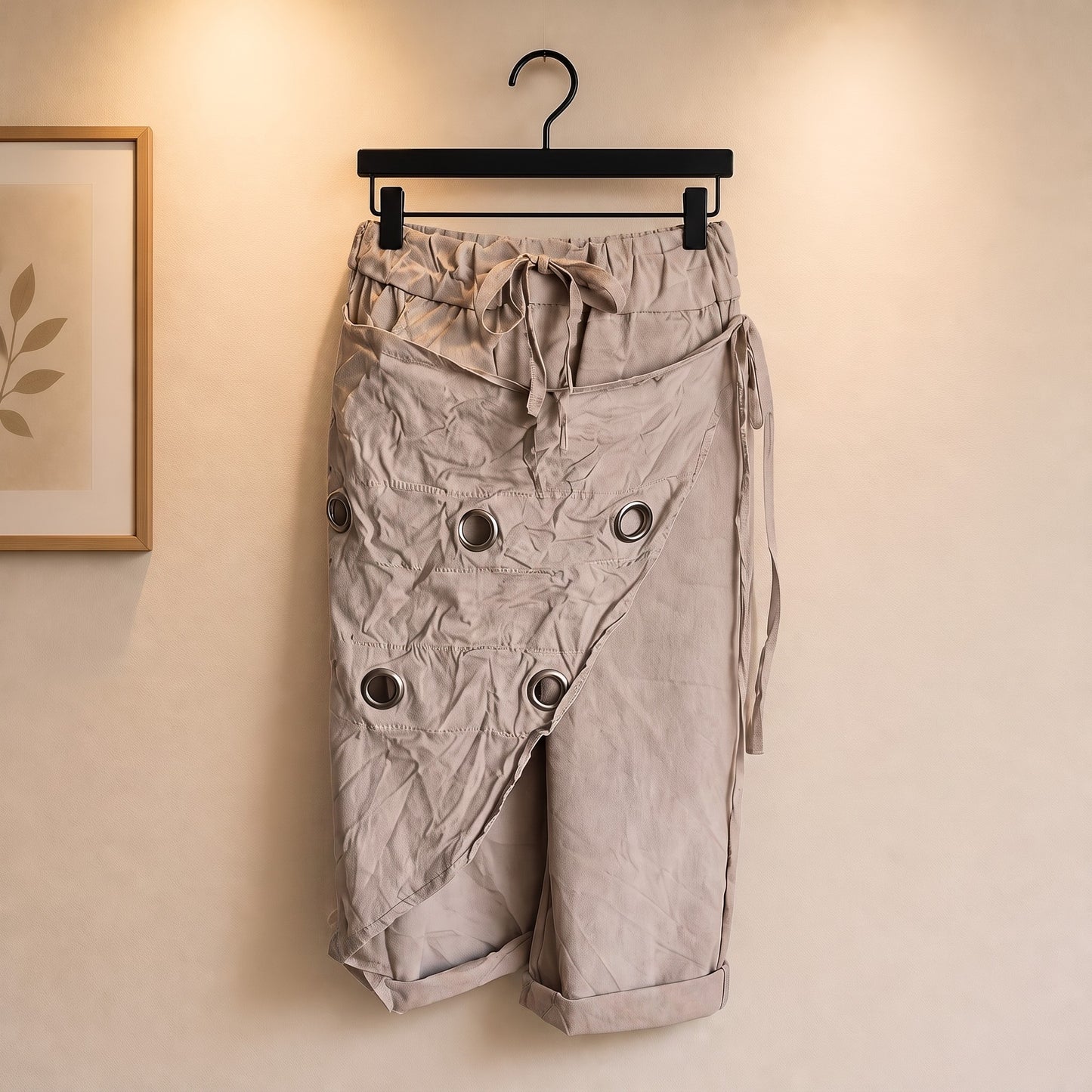 Lässige Capri mit Ösen