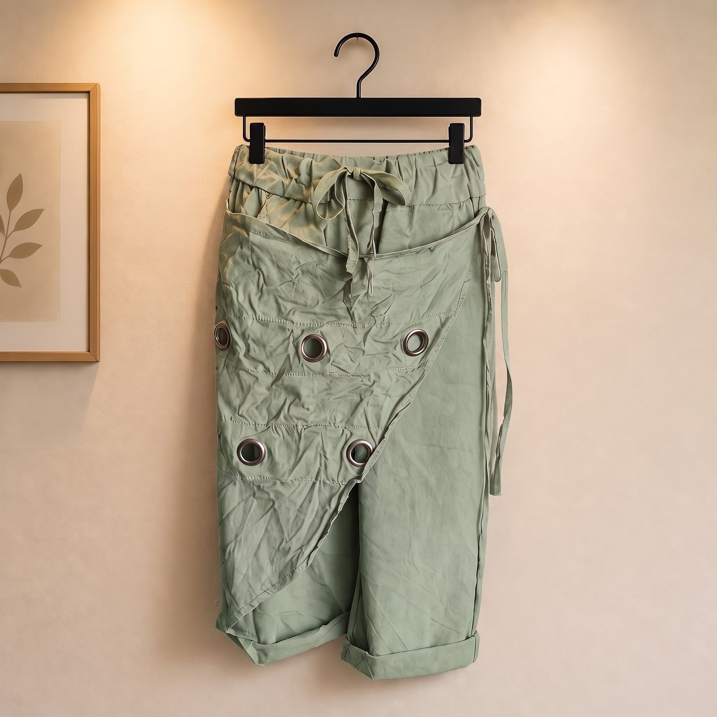 Lässige Capri mit Ösen