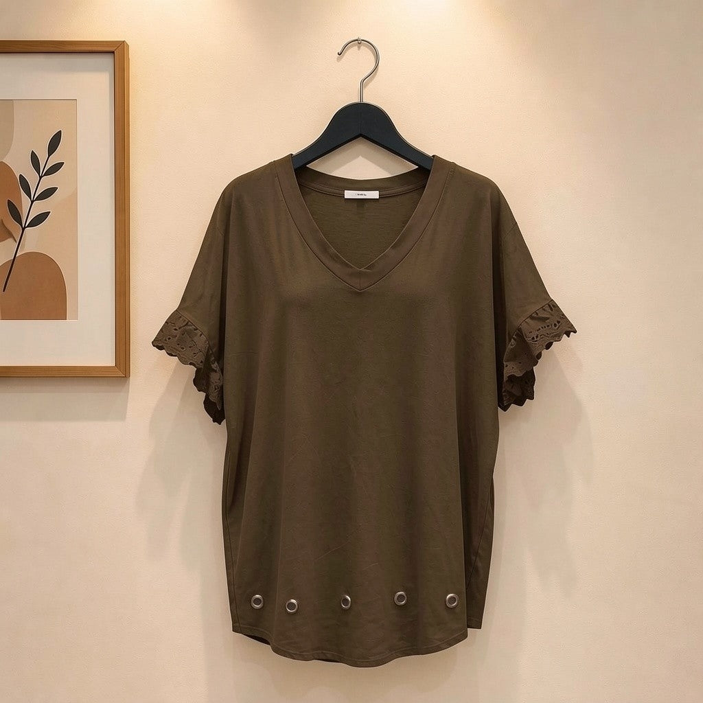 Shirt mit Spitzenärmel und Silber Ösen