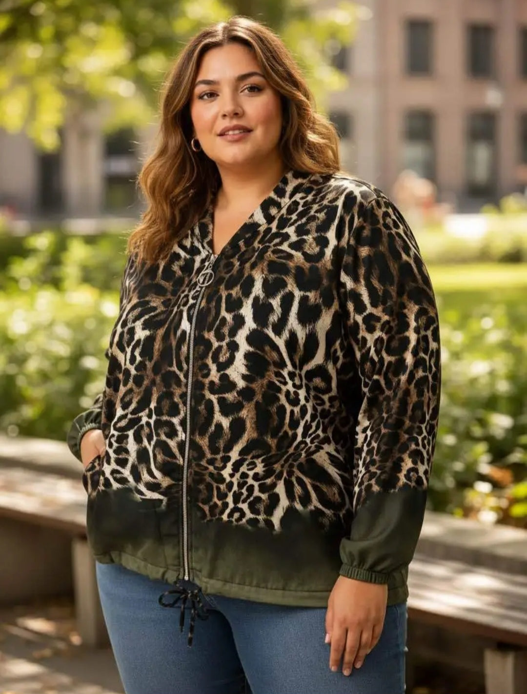 Leichte Blusenjacke mit Leoprint