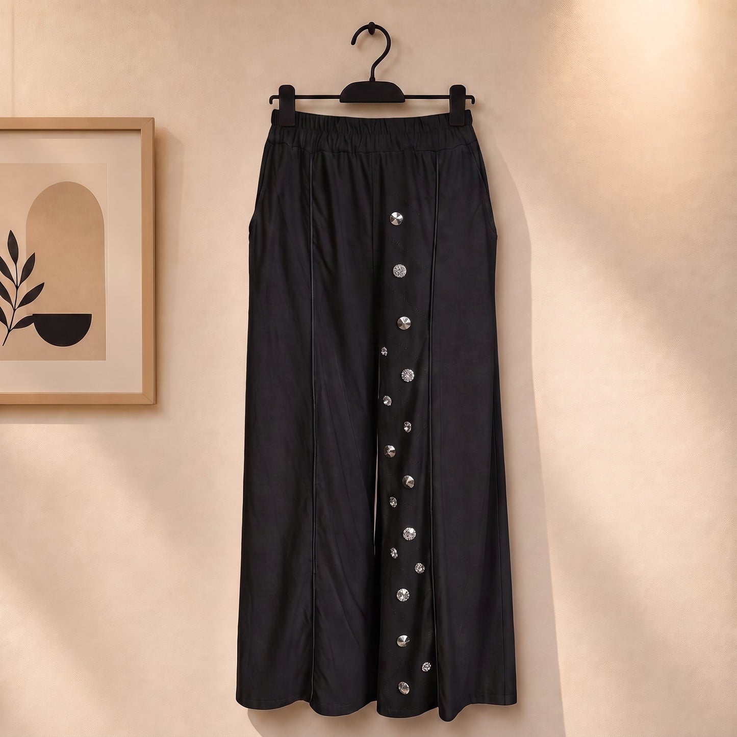 Bequeme Hose mit Nieten und Strass
