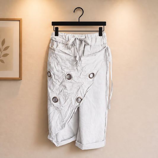 Lässige Capri mit Ösen