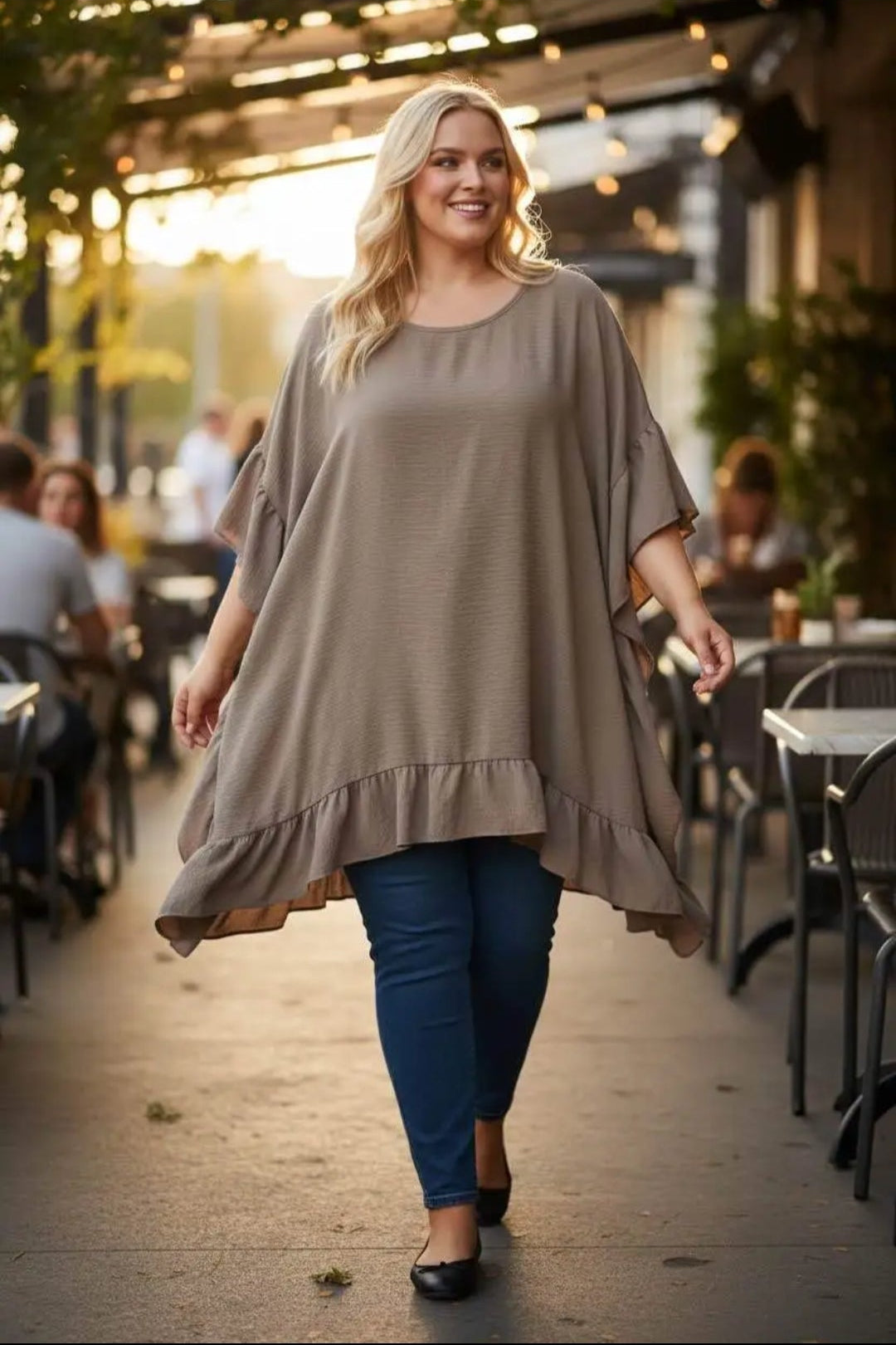 Tunika Shirt mit Volant und Stickerei am Rücken
