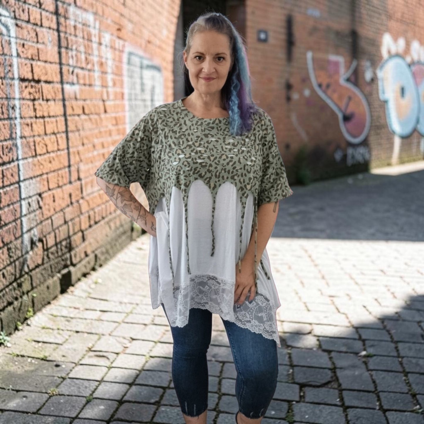 Leo Crop-Top mit Fransen und Cutouts