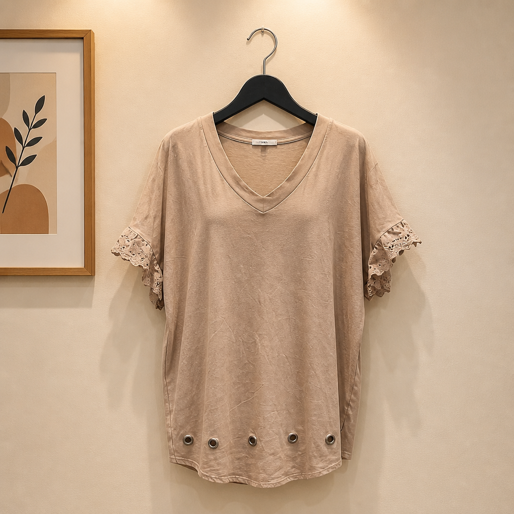 Shirt mit Spitzenärmel und Silber Ösen