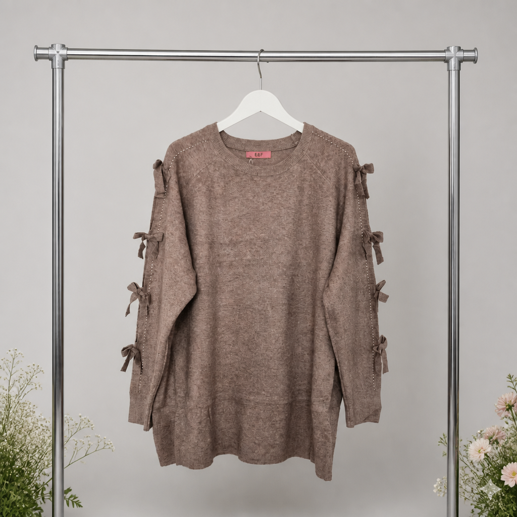 Strickpulli mit Cutouts und Schleifen