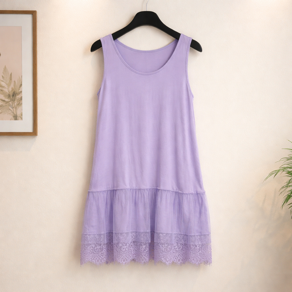 Kleid mit Spitzensaum