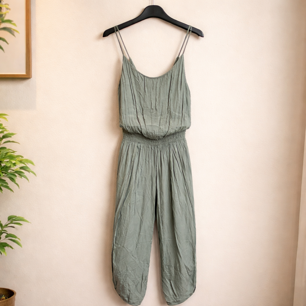 Jumpsuit mit Beinschlitz