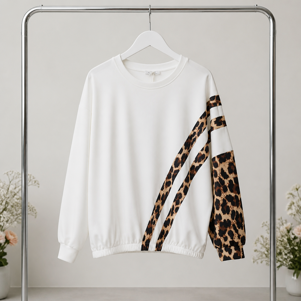 Sweater mit Leo-Print